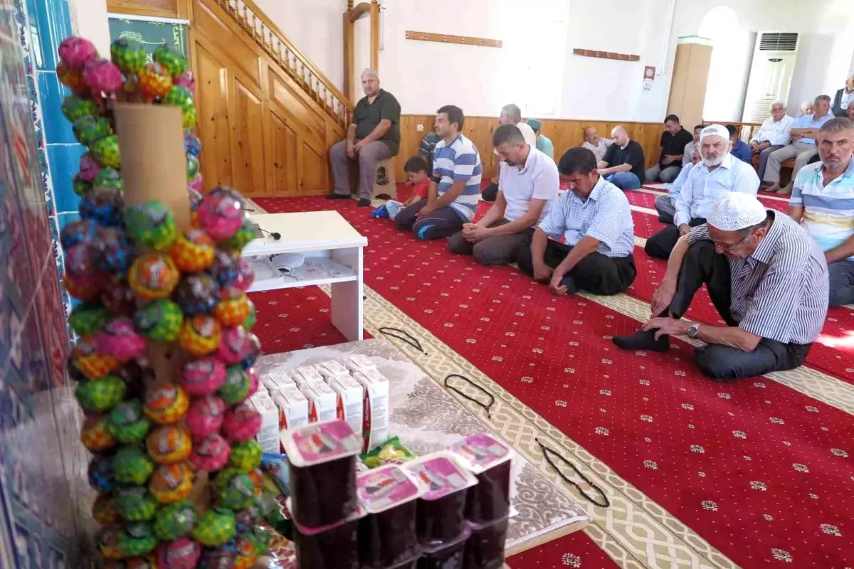Kahramanmaraş’ta İmam, Çocuklar İçin Camiye Oyuncak ve İkramlar Bırakıyor