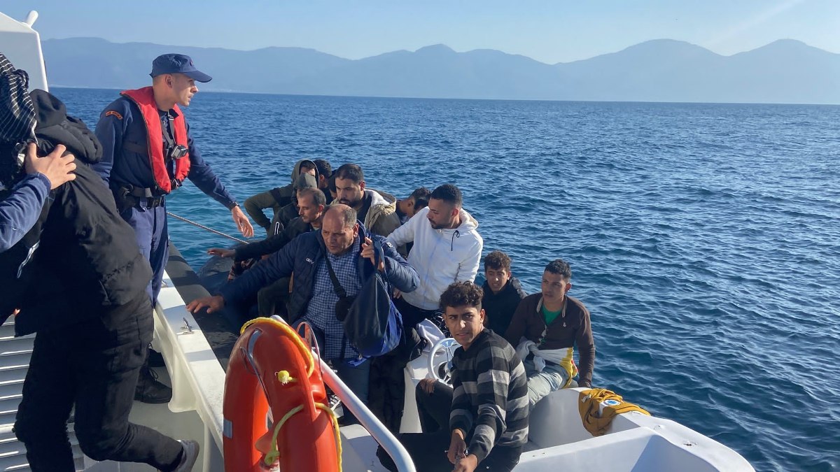 Aydın’da Sahil Güvenlik Botu tarafından 21 düzensiz göçmen kurtarıldı