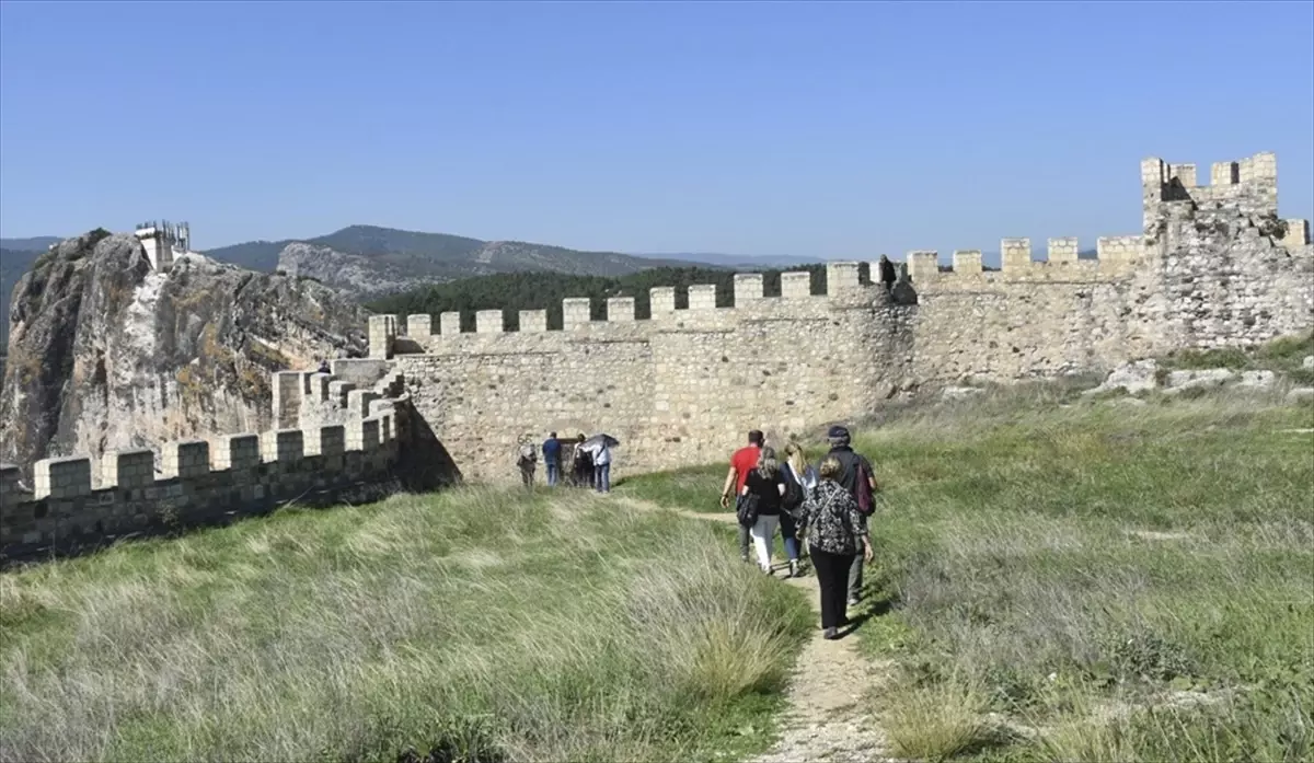 Boyabat Kalesi: Doğal ve Tarihi Çekim Merkezine Dönüşüyor