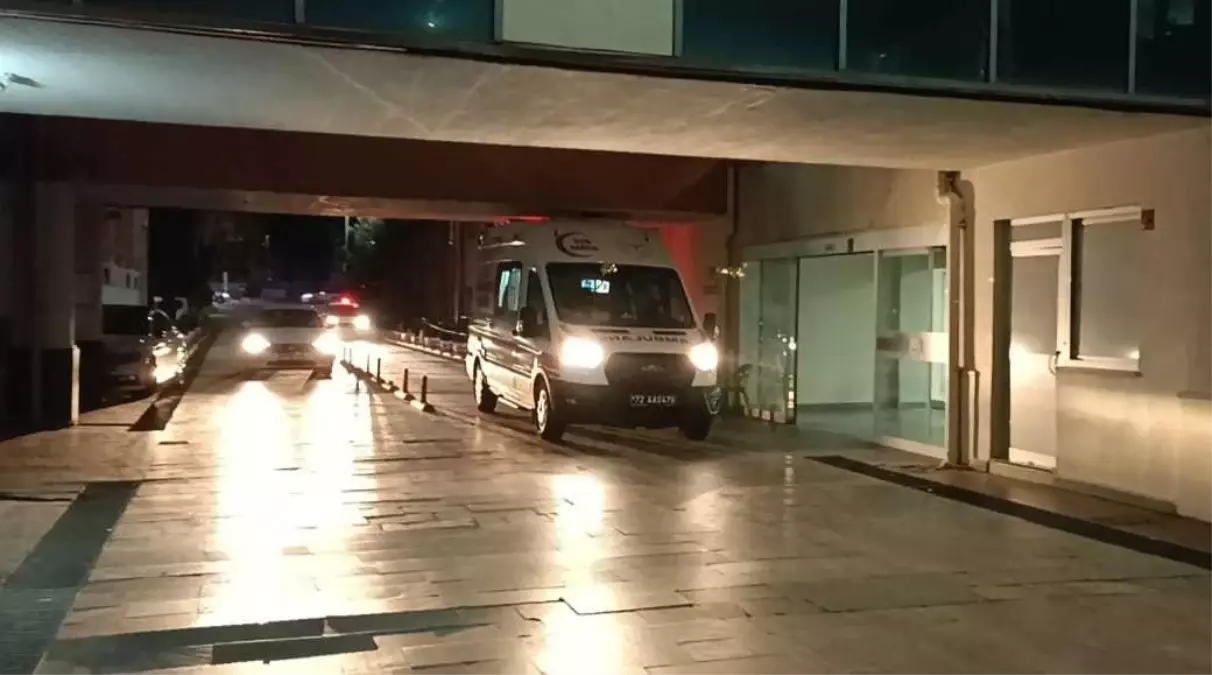 Ehliyetsiz Sürücü, Polise Çarptı