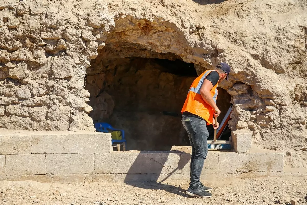 Eğil Kalesi’nde Hristiyan Mezarları Bulundu