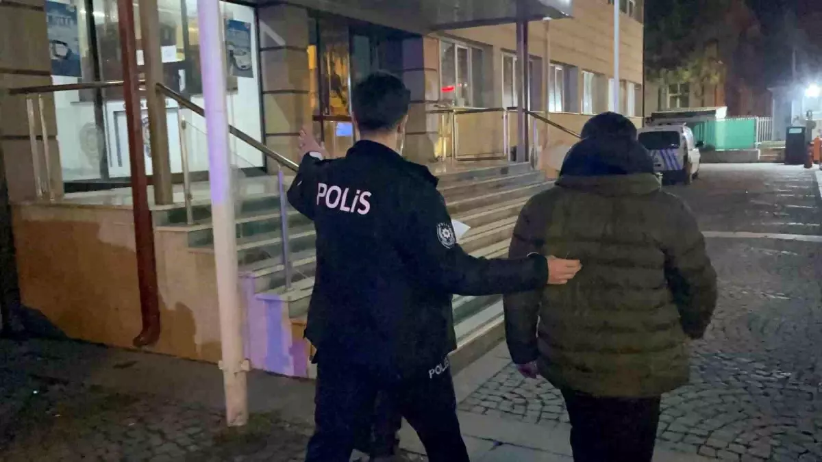 Ehliyet Sınavında Kopya Düzeniğiyle Yakalandı