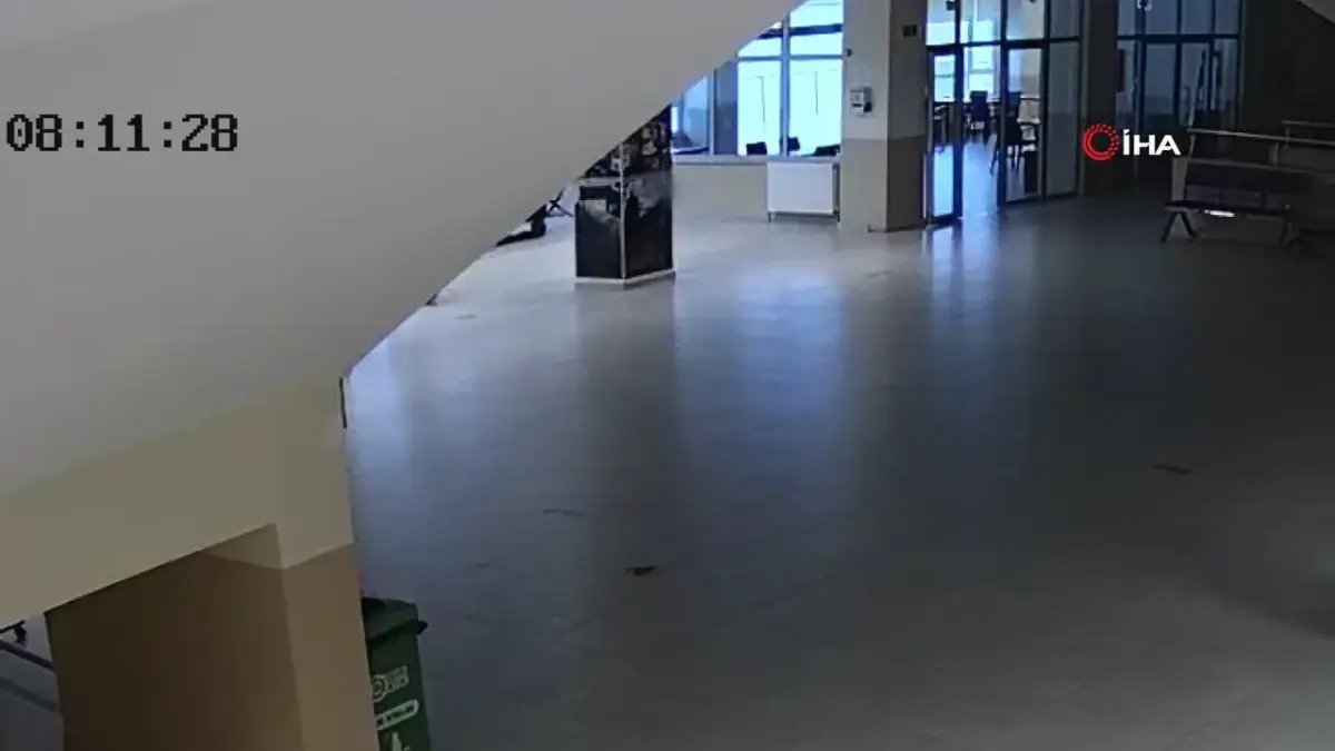 Büyükçekmece’de Lisede Bıçaklı Saldırı